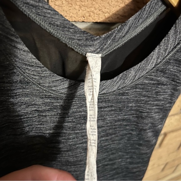 Lululemon Black and Gray Mesh Back & Unpadded Bra Tank Top Women's Size 6 - Picture 2 of 6